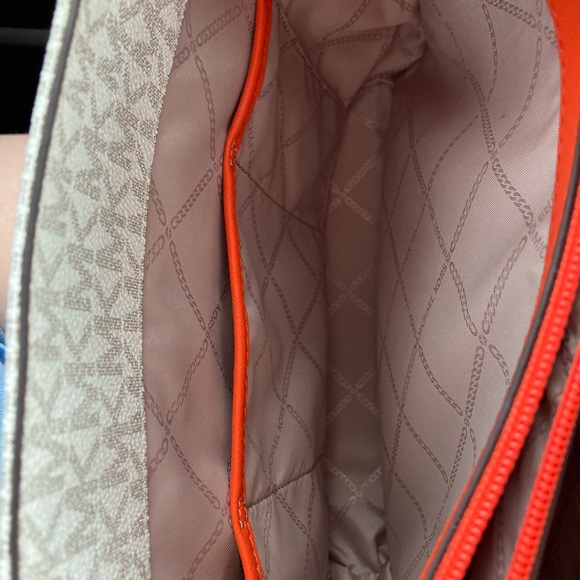 Michae Kors Purse - Picture 4 of 8